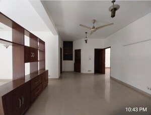 Room in 3 BHK Builder Floor at Greater Kailash Part 3 – for Rent