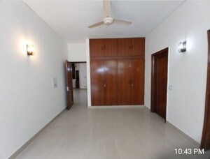 Room in 3 BHK Builder Floor at Greater Kailash Part 3 – for Rent