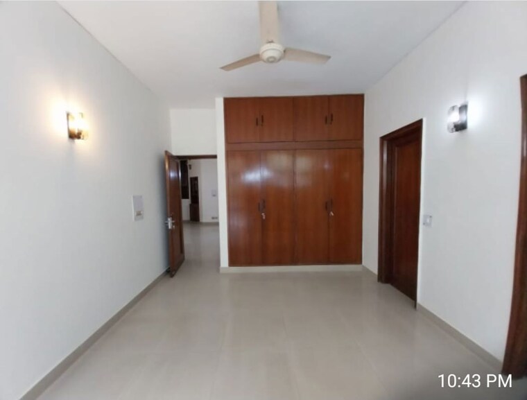 Room, greater kailash part 3 3 Bedroom 1800 Sq.Ft. Builder Floor In Greater Kailash Part 3 Delhi 10139259
