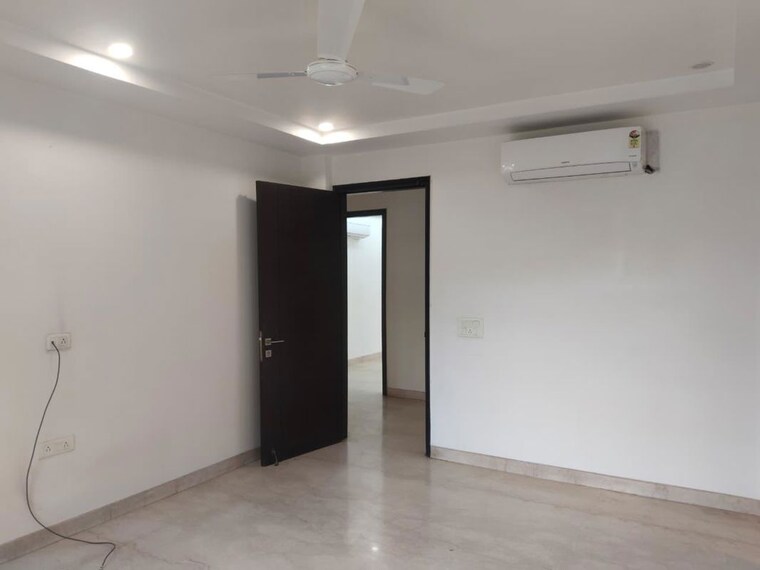 Room, soami nagar 3 Bedroom 3000 Sq.Ft. Builder Floor In Soami Nagar Delhi 10139382