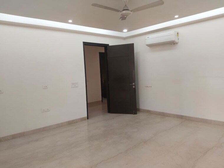 Room, soami nagar 3 Bedroom 3000 Sq.Ft. Builder Floor In Soami Nagar Delhi 10139382