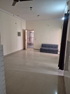 Room in 3 BHK Apartment at Antriksh Golf View, Sector 78 – for Rent