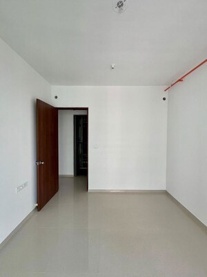 Room in 2 BHK Apartment at Kalpataru Immensa, Kolshet Road – for Rent