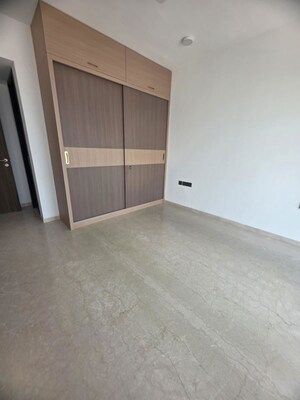 Room in 3 BHK Apartment at Lodha The Park, Worli – for Rent