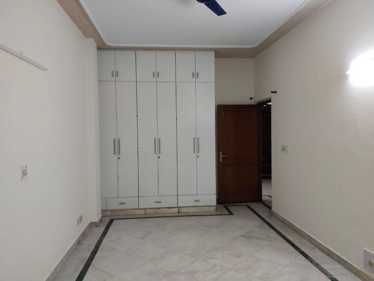 Room, lajpat nagar iii 3 Bedroom 1800 Sq.Ft. Builder Floor In Lajpat Nagar Iii Delhi 10139466