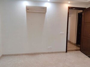Room in 3 BHK Builder Floor at Uday Park – for Rent