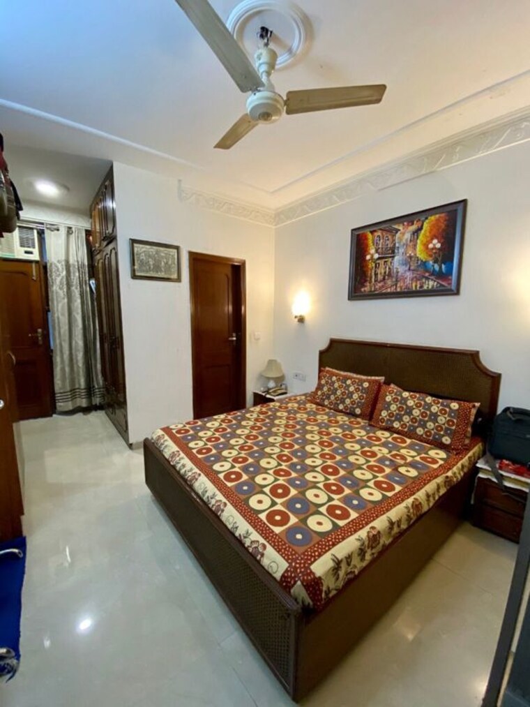 Bedroom, west patel nagar 2 Bedroom 115 Sq.Yd. Builder Floor In West Patel Nagar Delhi 10139434