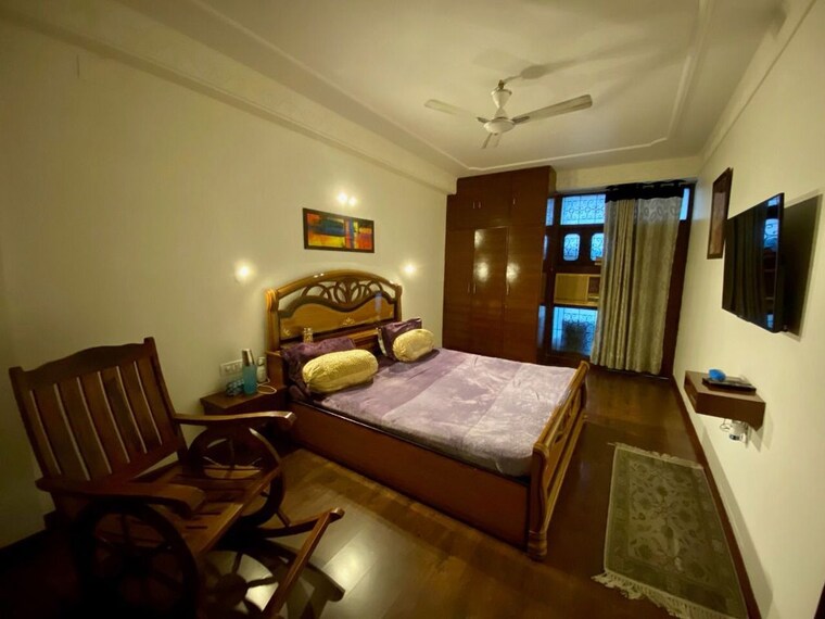 Room, west patel nagar 2 Bedroom 118 Sq.Yd. Builder Floor In West Patel Nagar Delhi 10139437