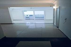 Room in 3 BHK Apartment at Unitech Palms, South City 1 – for Rent