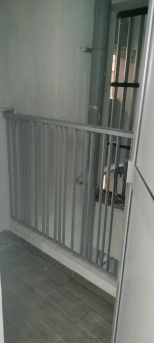 Attached Bathroom in 2 BHK Apartment at Kalpataru Immensa, Kolshet Road – for Rent