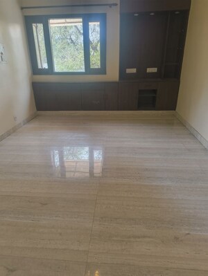 Room in 3 BHK Apartment at Vasant Kunj – for Rent