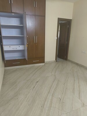 Room in 3 BHK Apartment at Vasant Kunj – for Rent