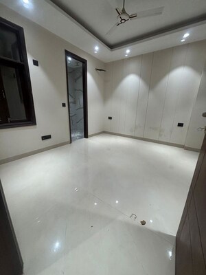 Room in 3 BHK Builder Floor at Saket – for Rent