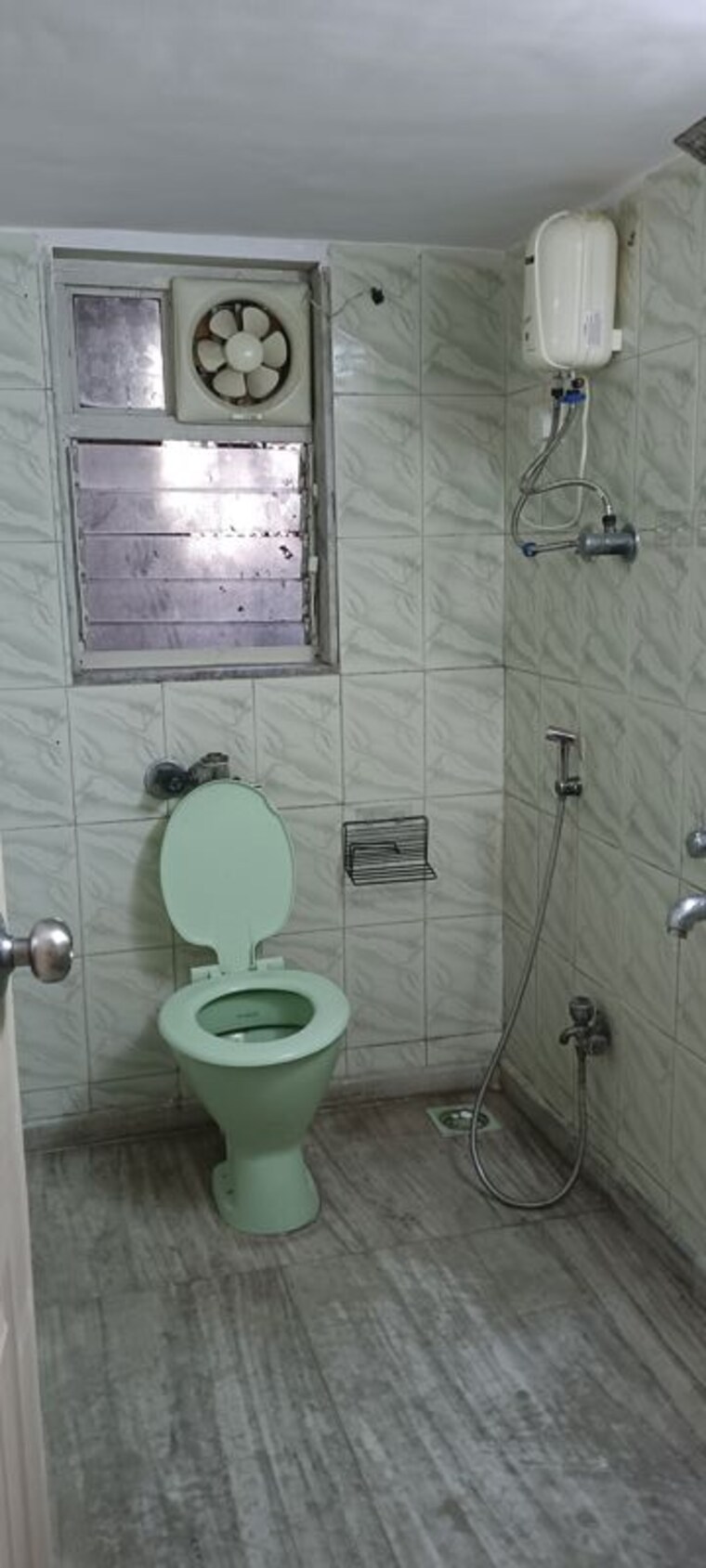 Bathroom, versova 2 Bedroom 800 Sq.Ft. Apartment In Versova Mumbai 10140008