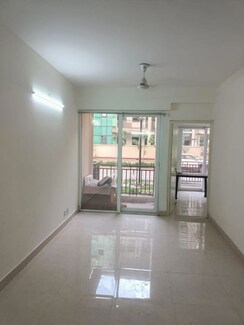 2 BHK + Extra Room Apartment For Rent in Signature Global Proxima