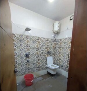 Bathroom in 3 BHK Apartment at Shalimar Emerald, Butler Colony – for Rent