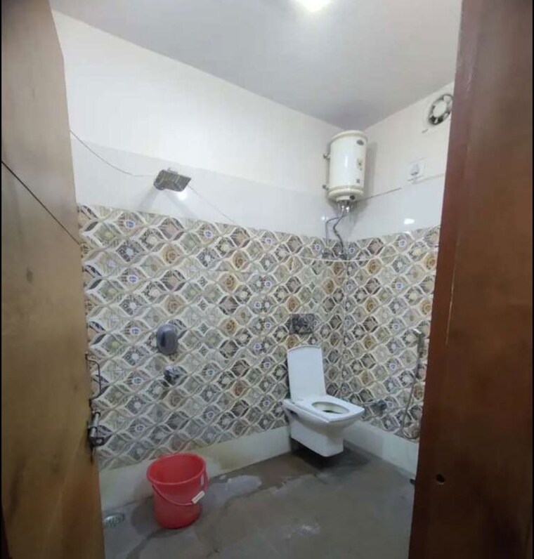 Bathroom, shalimar-emerald 3 Bedroom 1800 Sq.Ft. Apartment In Butler Colony Lucknow 10140150