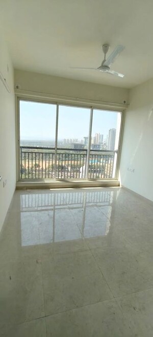 Room in 2 BHK Apartment at L And T Seawoods Residences, Seawoods – for Rent