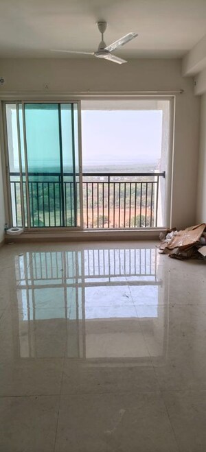 Room in 2 BHK Apartment at L And T Seawoods Residences, Seawoods – for Rent