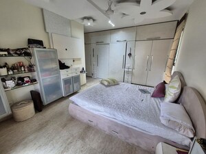 Bedroom in 4 BHK Apartment at Oberoi Realty Sky Heights, Andheri West – for Rent