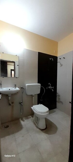 Team Area in 3 BHK Apartment at Pachpedi Naka – for Rent