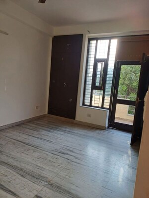 Room in 3 BHK Builder Floor at Sector 46 – for Rent