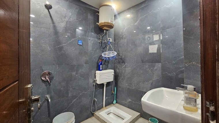 Bathroom, saket 3 Bedroom 1000 Sq.Ft. Builder Floor In Saket Delhi 10140495