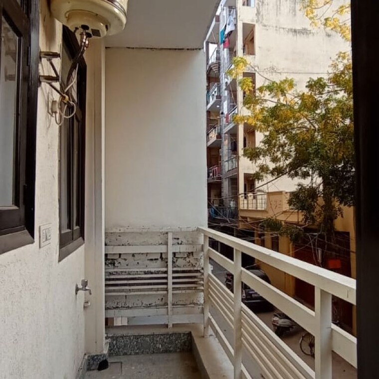 Balcony, chattarpur 2 Bedroom 146 Sq.Yd. Builder Floor In Chattarpur Delhi 10140377