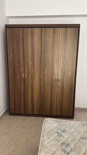 Room in 2 BHK Apartment at JP Decks, Goregaon East – for Rent