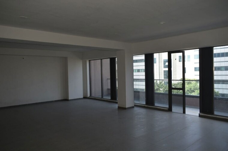 Room, true-westgate Commercial Office Space 670 Sq.Ft. In Makarba Ahmedabad 10140489