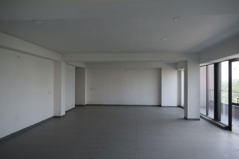 Room, true-westgate Commercial Office Space 670 Sq.Ft. In Makarba Ahmedabad 10140489