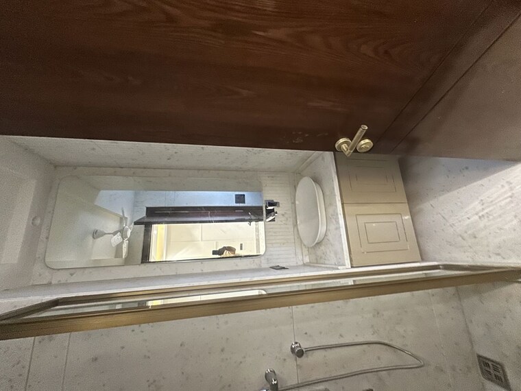 Bathroom, new rajinder nagar 3 Bedroom 200 Sq.Yd. Builder Floor In New Rajinder Nagar Delhi 10140432