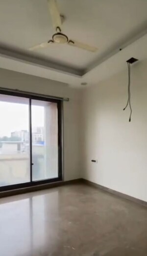 Room in 3 BHK Apartment at Lotus Aurus, Andheri West – for Rent