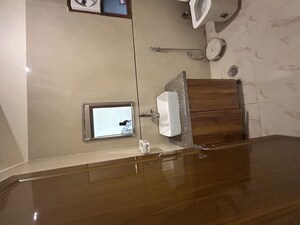 Bathroom in 1 BHK Builder Floor at Dlf City Phase 3 – for Rent