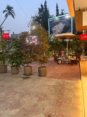  Shop – Exterior View View at Juhu - for Rent
