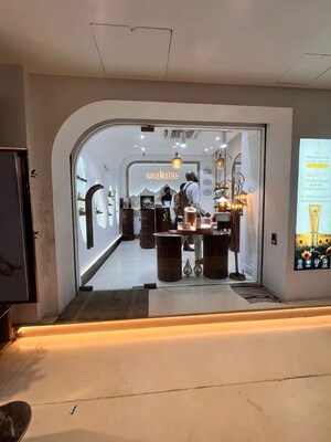  Shop For Rent in Juhu