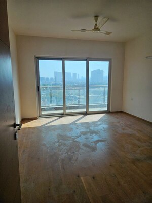 Room in 3.5 BHK Apartment at Tata Gurgaon Gateway, Sector 112 – for Rent