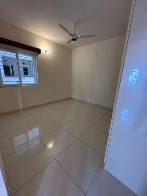 Room in 3 BHK Apartment at Sea Breeze Manikonda, Manikonda – for Rent
