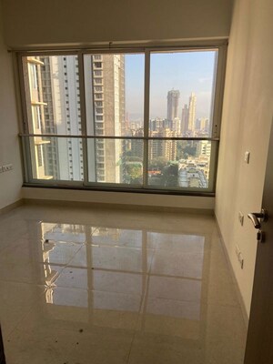 Room in 2 BHK Apartment at Sheth Montana, Mulund West – for Sale
