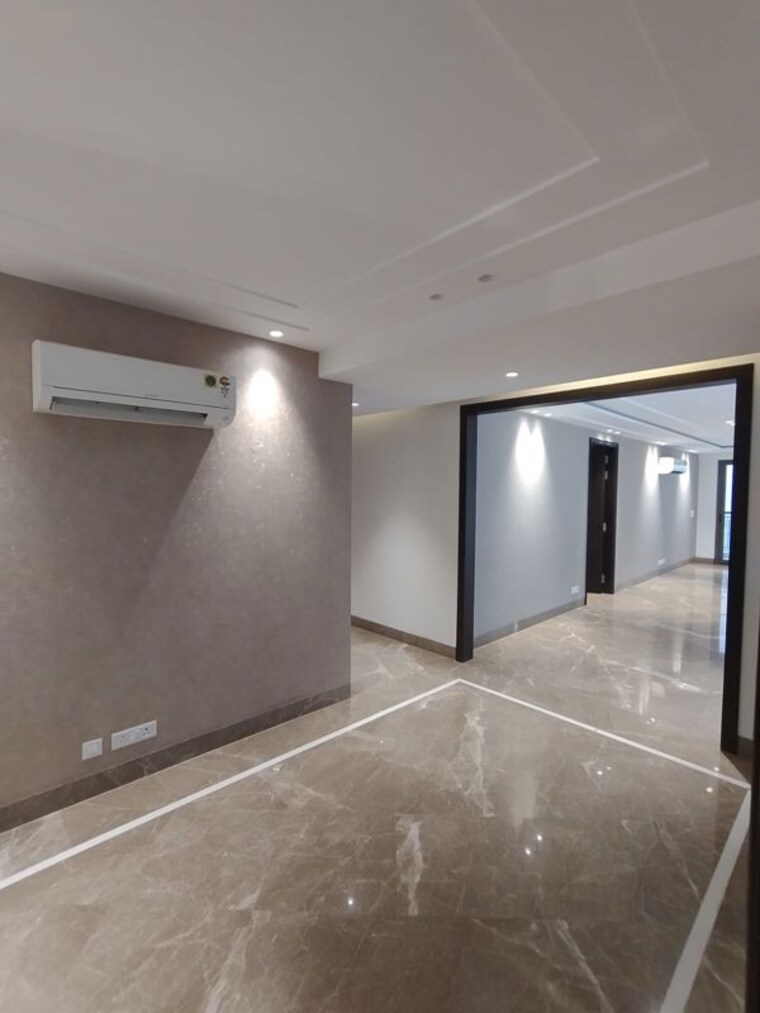 Room, bhogal 4 Bedroom 45000 Sq.Ft. Builder Floor In Bhogal Delhi 10141338