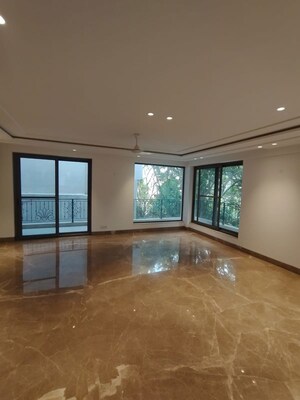 Room in 4 BHK Builder Floor at Bhogal – for Sale