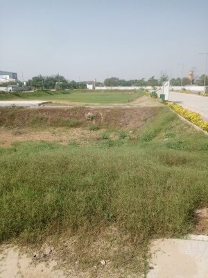  Plot For Sale in BPTP Amstoria, Sector 102
