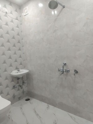 Bathroom in 1 BHK Apartment at Sarita Vihar – for Rent