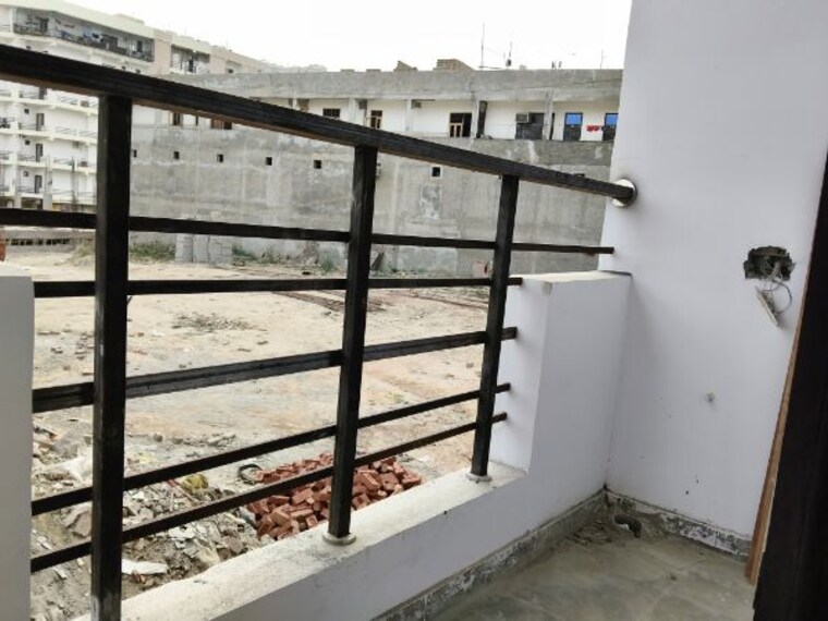 Balcony, sector 73 1 Bedroom 580 Sq.Ft. Builder Floor In Sector 73 Noida 10110448
