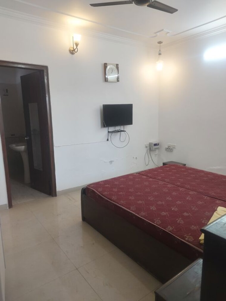 Bedroom, sarita vihar 1 Bedroom 500 Sq.Ft. Apartment In Sarita Vihar Delhi 10141688