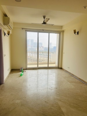 Room in 4 BHK Apartment at Emaar Palm Terraces Select, Sector 66 – for Rent