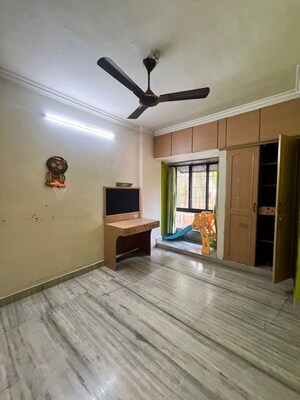 Room in 2 BHK Apartment at Versova – for Rent