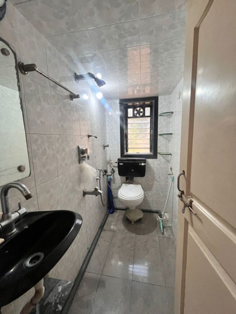 Bathroom, seven bunglow 1 Bedroom 500 Sq.Ft. Apartment In Seven Bunglow Mumbai 10097257