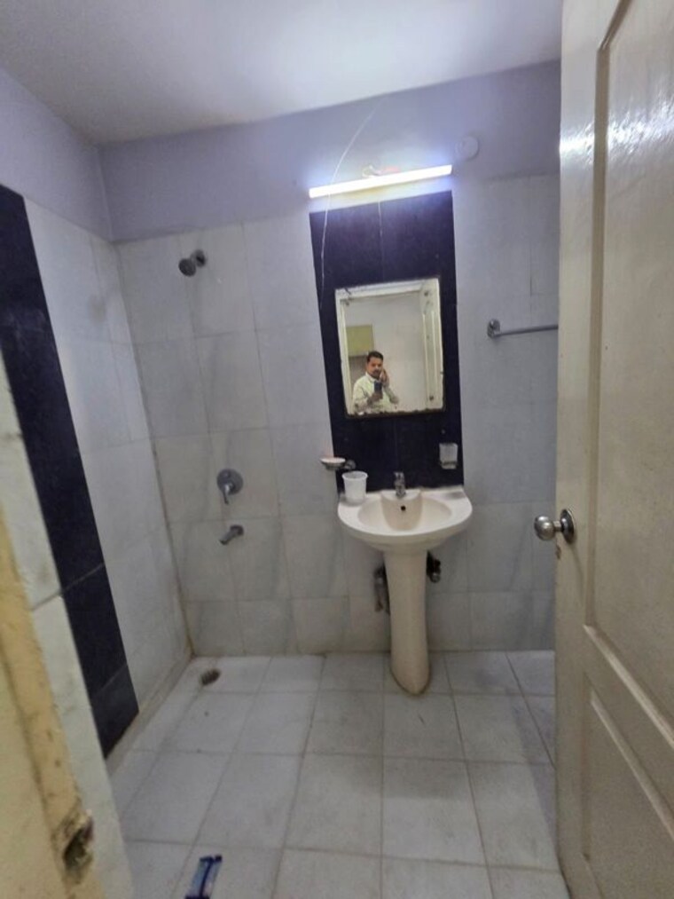 Bathroom, indrapuram 2 Bedroom 900 Sq.Ft. Apartment In Indrapuram Ghaziabad 10141854