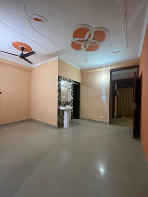 Room in 1 BHK Apartment at Palm Residency Chhatarpur, Chattarpur – for Rent